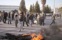 Les violences se poursuivent en Tunisie : Des milliers de manifestants défilent à Siliana Les violences se poursuivent en Tunisie : Des milliers de manifestants défilent à Siliana
