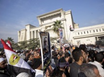 L’opposition au président Morsi ne lâche pas prise : Les juges égyptiens refusent de superviser le référendum