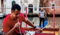 Sur les eaux du Grand Canal à Venise, le verre de Murano fait sa pub