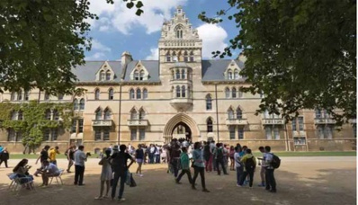 Face au coronavirus, les universités britanniques limitent la casse