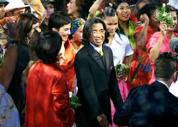 Kenzo, des fleurs à profusion et un certain art de vivre Kenzo, des fleurs à profusion et un certain art de vivre