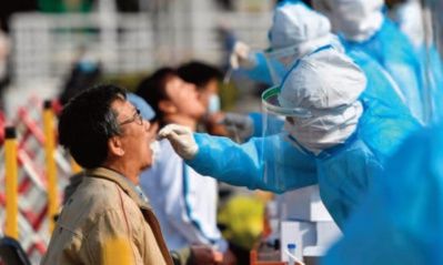 La Chine dépiste une métropole entière, l'Europe renforce les restrictions La Chine dépiste une métropole entière, l'Europe renforce les restrictions
