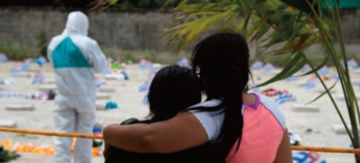 Plus de 1,2 million de morts, nouvelles restrictions contestées en Europe Plus de 1,2 million de morts, nouvelles restrictions contestées en Europe