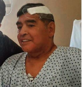 Maradona sort de l'hôpital huit jours après son opération à la tête Maradona sort de l'hôpital huit jours après son opération à la tête
