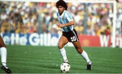 Le monde pleure Maradona. Une étoile s’est éteinte Le monde pleure Maradona. Une étoile s’est éteinte