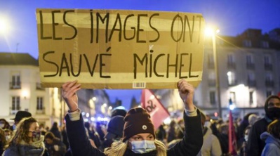 En France, quatre policiers mis en examen, deux écroués dans l’ affaire de violences contre un producteur noir