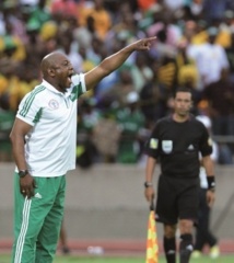 "Big Boss" Keshi et sa garde rapprochée "Big Boss" Keshi et sa garde rapprochée