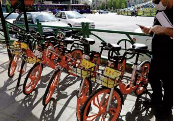 Avec ses vélos de couleur orange,Téhéran se rêve en Amsterdam de montagne