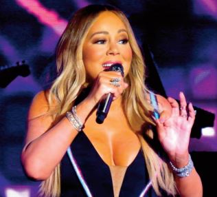 Le coronavirus a poussé Mariah Carey à retravailler son émission de Noël Le coronavirus a poussé Mariah Carey à retravailler son émission de Noël