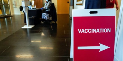 Les Etats-Unis vaccinent, la France teste massivement
