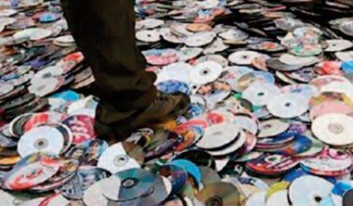 Le CCM détruit une grande quantité de CD et de DVD piratés