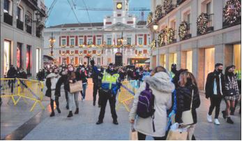 Les fêtards défient le Covid-19 et la police à Madrid