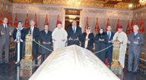 Une délégation de l’USFP se recueille sur la tombe de feu Hassan II Une délégation de l’USFP se recueille sur la tombe de feu Hassan II