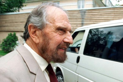 George Blake, l’agent double britannique qui espionnait pour le compte du KGB George Blake, l’agent double britannique qui espionnait pour le compte du KGB