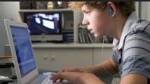 Les parents américains  utilisent Facebook pour  voir ce que font leurs enfants