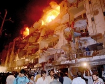 Un attentat contre la communauté chiite fait une cinquantaine de morts à Karachi Un attentat contre la communauté chiite fait une cinquantaine de morts à Karachi