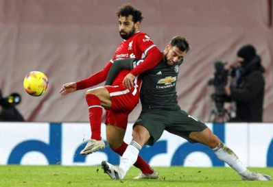Manchester United résiste à Liverpool, City se rapproche