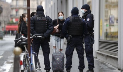 La France marche sur des œufs pour éviter le reconfinement