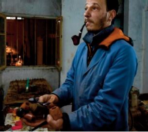 La bruyère de Tabarka, trésor du seul artisan pipier de Tunisie