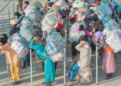 Signature de 107 contrats de travail par les femmes touchées par la fermeture de Bab Sebta Signature de 107 contrats de travail par les femmes touchées par la fermeture de Bab Sebta