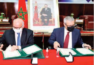 Signature d' une convention de partenariat entre le ministère de la Justice et la CNDP Signature d' une convention de partenariat entre le ministère de la Justice et la CNDP
