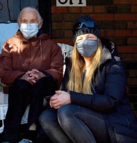 Pour ses 94 ans, une Canadienne ne veut pas de cadeau, juste le vaccin