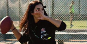 Salma Azzaoui, une sportive marocaine au défi de la rudesse du soccer américain Salma Azzaoui, une sportive marocaine au défi de la rudesse du soccer américain