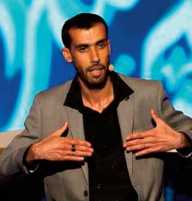 Omar Raji qualifié à la 3ème étape du “Prince des Poètes ” à Abu Dhabi