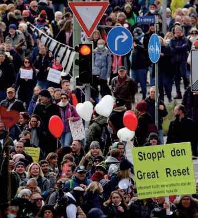 Manifestations contre les restrictions en Europe, heurts en Allemagne Manifestations contre les restrictions en Europe, heurts en Allemagne