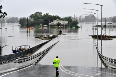 Face aux inondations, l'Australie déploie les grands moyens pour évacuer des habitants
