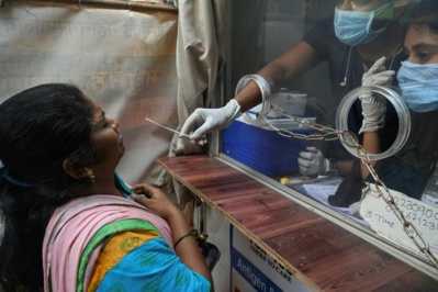 Un an après son méga confinement, l'Inde confrontée au retard des vaccinations et au regain des contaminations Un an après son méga confinement, l'Inde confrontée au retard des vaccinations et au regain des contaminations
