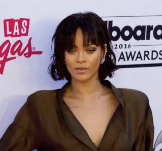 Rihanna s ’ offre une nouvelle maison à Beverly Hills