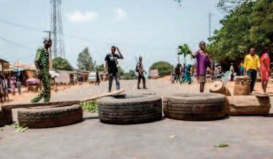 Tirs lacrymogènes de l'armée béninoise contre des manifestants Tirs lacrymogènes de l'armée béninoise contre des manifestants
