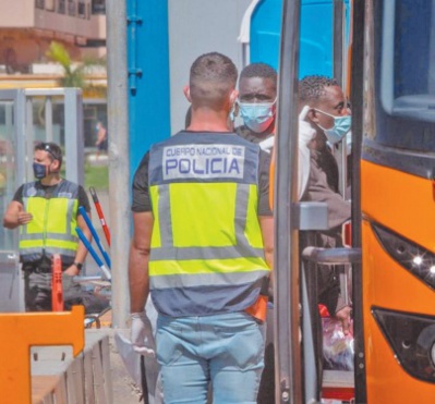 Arrestation de 20 passeurs de migrants vers l’Espagne