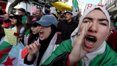 Les étudiants algériens dans les rues pour réitérer leur soutien aux revendications du Hirak Les étudiants algériens dans les rues pour réitérer leur soutien aux revendications du Hirak