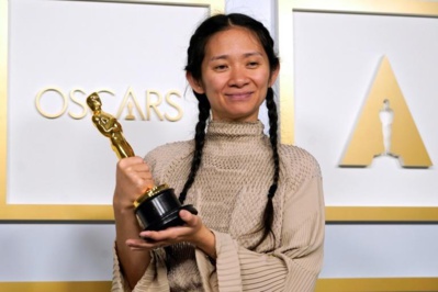 Chloé Zhao, seconde femme sacrée meilleure réalisatrice aux Oscars