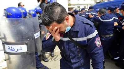 230 pompiers algériens lourdement sanctionnés pour avoir manifesté 230 pompiers algériens lourdement sanctionnés pour avoir manifesté