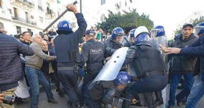 Le déferlement agressif de la répression en Algérie atteste du désarroi du pouvoir face au hirak