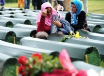 Les musulmans de Bosnie commémorent le massacre de Srebrenica Les musulmans de Bosnie commémorent le massacre de Srebrenica