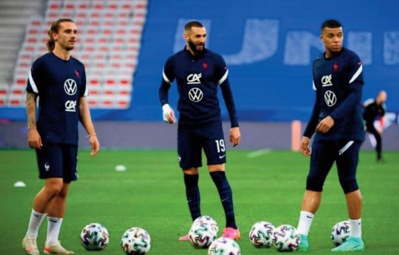 Autour de Benzema, une attaque d'électrons libres Autour de Benzema, une attaque d'électrons libres