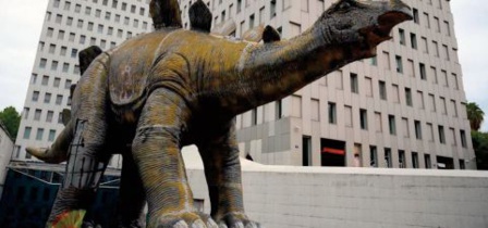 Un homme retrouvé mort dans une reproduction de dinosaure