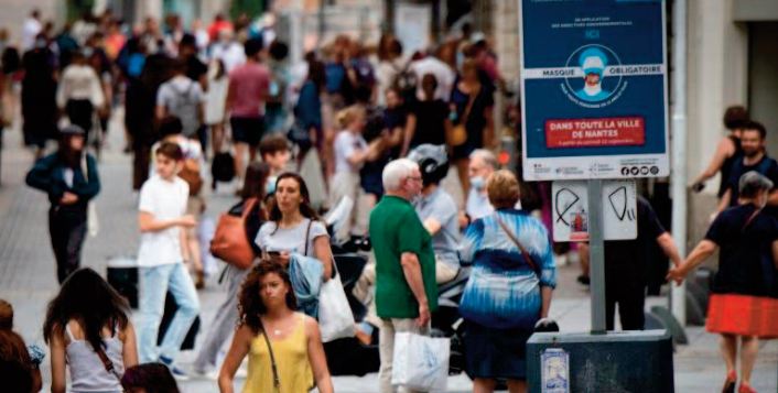 Paris tombe le masque en extérieur