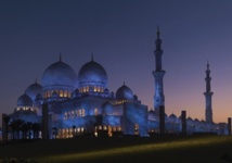 La mosquée Sheikh Zayed bin Sultan al Nahyan : Le plus grand tapis et le plus grand lustre du monde