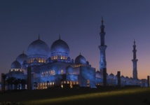 La mosquée Sheikh Zayed bin Sultan al Nahyan : Le plus grand tapis et le plus grand lustre du monde La mosquée Sheikh Zayed bin Sultan al Nahyan : Le plus grand tapis et le plus grand lustre du monde