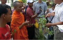 Au Cambodge, le métier de guérisseur s'apprend dans une école Au Cambodge, le métier de guérisseur s'apprend dans une école