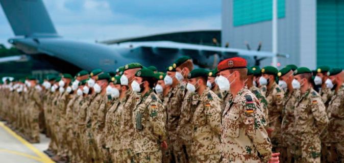 Les forces étrangères quittent la base aérienne de Bagram et bientôt l'Afghanistan Les forces étrangères quittent la base aérienne de Bagram et bientôt l'Afghanistan