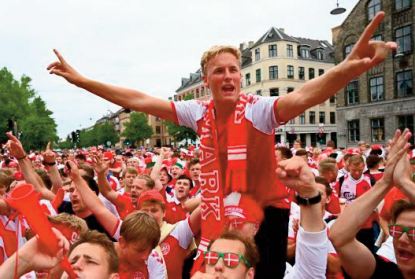 Au Danemark, l'euphorie en rouge et blanc avant les quarts Au Danemark, l'euphorie en rouge et blanc avant les quarts