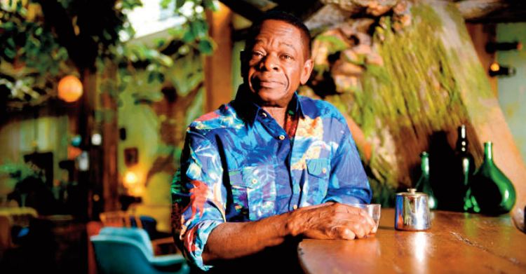 Sam Mangwana :Y a d'la rumba dans l'air Sam Mangwana :Y a d'la rumba dans l'air