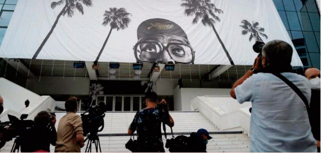 Un jour à Cannes. Ozon parle fin de vie, Carrère et Foster combatifs Un jour à Cannes. Ozon parle fin de vie, Carrère et Foster combatifs