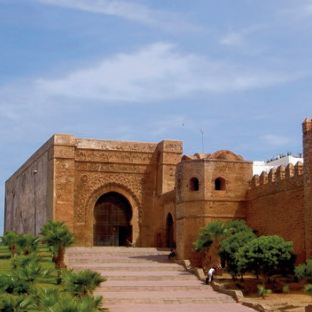 Le DG de l’ISESCO reçoit les clés des portails de la Kasbah des Oudayas